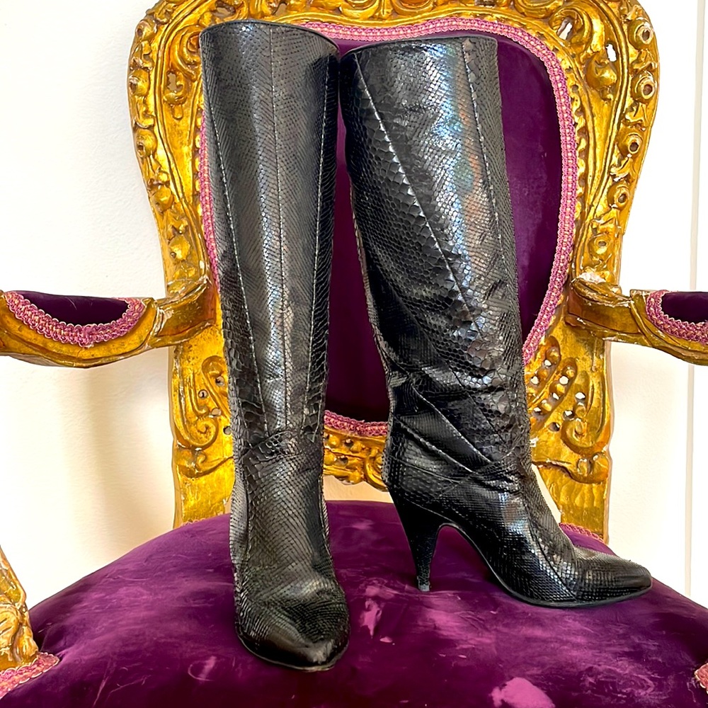 Gorgeous Black SnakeSkin boots